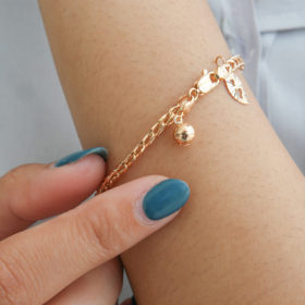 Ilustrasi gelang emas